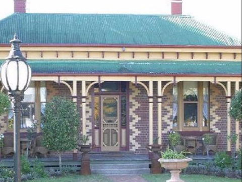 Tara House Bed & Breakfast - Accommodation Redcliffe 4