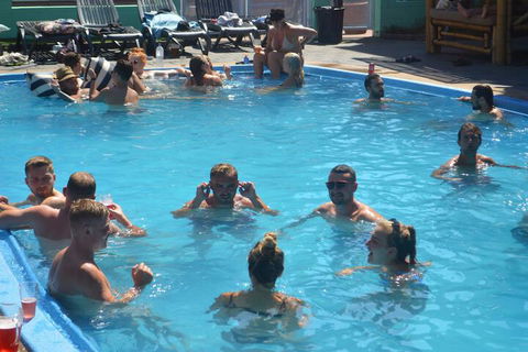 Youth Shack Backpackers - Hostel - Accommodation Redcliffe 2