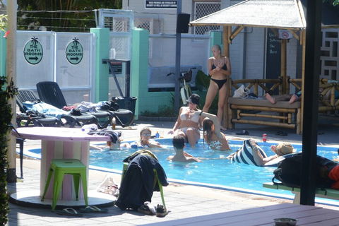 Youth Shack Backpackers - Hostel - Accommodation Redcliffe 1