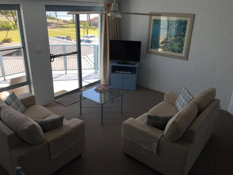 Breakers Apartments Mollymook - Accommodation Redcliffe 2
