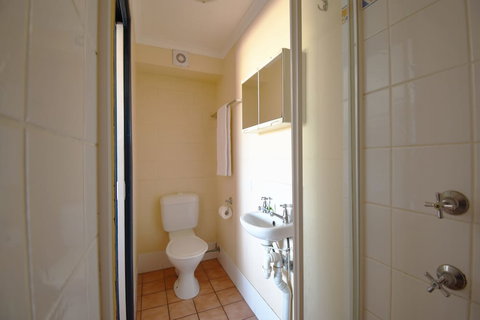 Caloundra Backpackers - Hostel - Accommodation Redcliffe 0