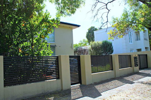 Adelaide DressCircle Apartments Childers Street - Accommodation Redcliffe 5
