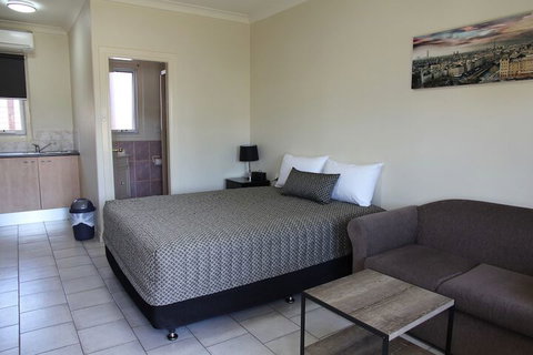 Tumut Apartments - Accommodation Redcliffe 6