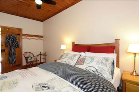 Trafalgar Premium Vintage Suites - Accommodation Redcliffe 1