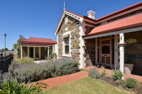 Trafalgar Premium Vintage Suites - Accommodation Redcliffe 0