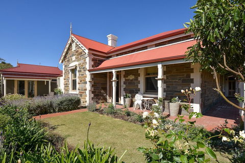 Trafalgar Premium Vintage Suites - Accommodation Redcliffe 5