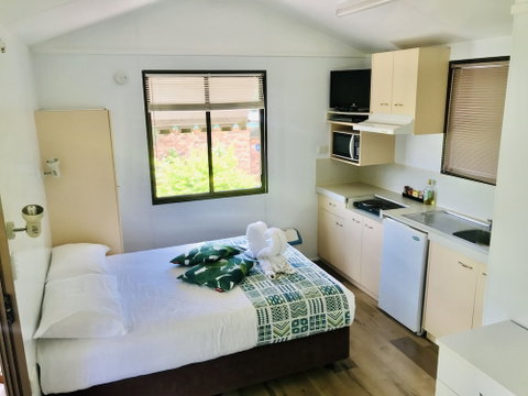 Lilyponds Holiday Park - Accommodation Redcliffe 5
