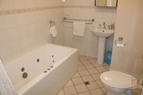 Settlers House York - Accommodation Redcliffe 5
