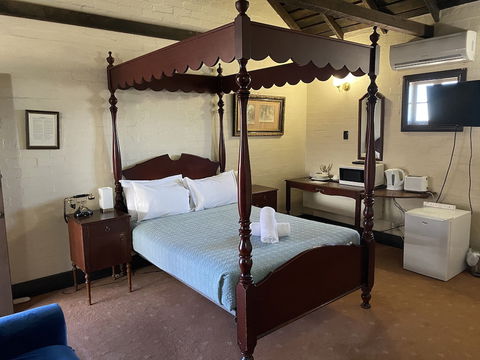 Settlers House York - Accommodation Redcliffe 1