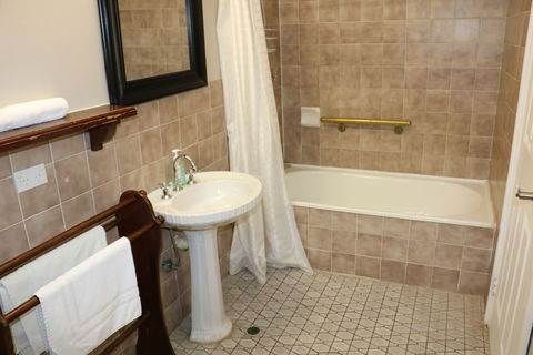 Settlers House York - Accommodation Redcliffe 6