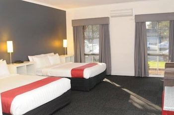 Caledonian Hotel Motel - Accommodation Redcliffe 2