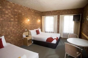 Courtyard Motor Inn - Accommodation Redcliffe 3