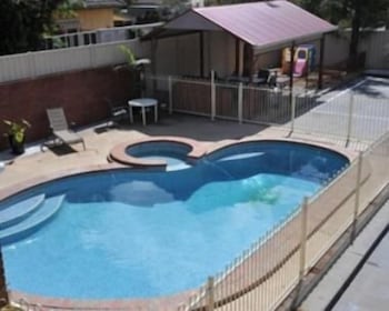Courtyard Motor Inn - Accommodation Redcliffe 1