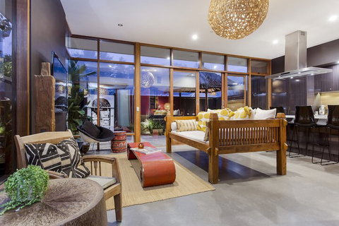 Sticky Rice Villas - Accommodation Redcliffe 6