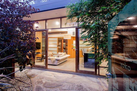 Sticky Rice Villas - Accommodation Redcliffe 1