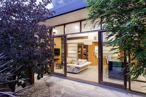 Sticky Rice Villas - Accommodation Redcliffe 4