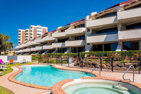 Sandrift Beachfront Apartments - Accommodation Redcliffe 6