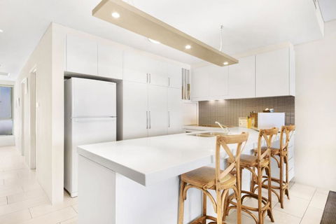 Cote DAzur Resort - Accommodation Redcliffe 3