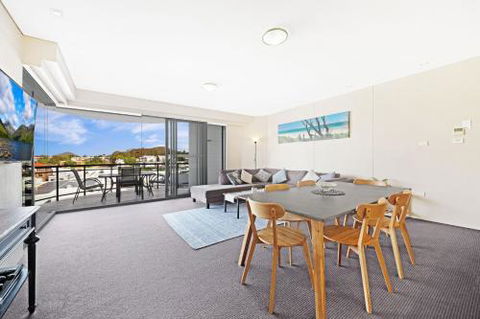 Cote DAzur Resort - Accommodation Redcliffe 5