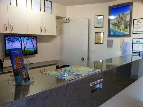 Windward Passage Holiday Apartments - Accommodation Redcliffe 2