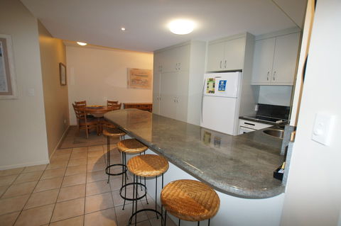 Windward Passage Holiday Apartments - Accommodation Redcliffe 5