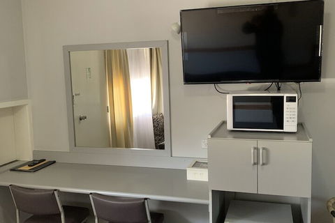 Orana Windmill Motel - Accommodation Redcliffe 4