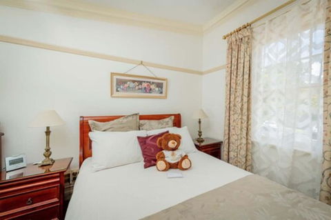 Cobb & Co Court Boutique Hotel - Accommodation Redcliffe 1