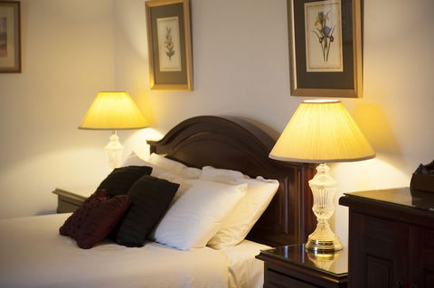 Cobb & Co Court Boutique Hotel - Accommodation Redcliffe 0