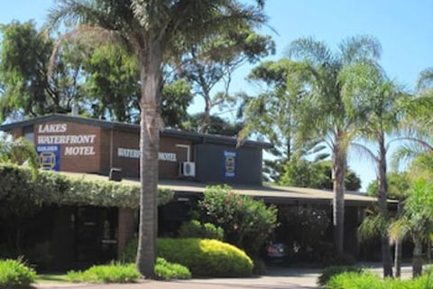Lakes Waterfront Motel & Holiday Cottages - Accommodation Redcliffe 0