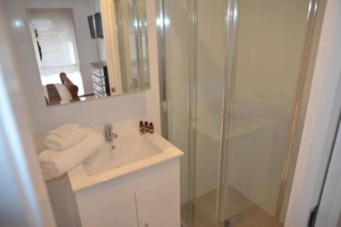 The Pommy Tree - Accommodation Redcliffe 6