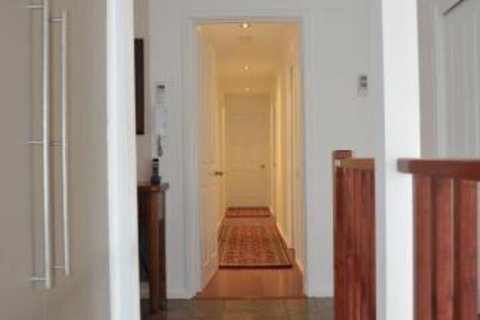 The Pommy Tree - Accommodation Redcliffe 3
