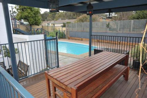 The Pommy Tree - Accommodation Redcliffe 5