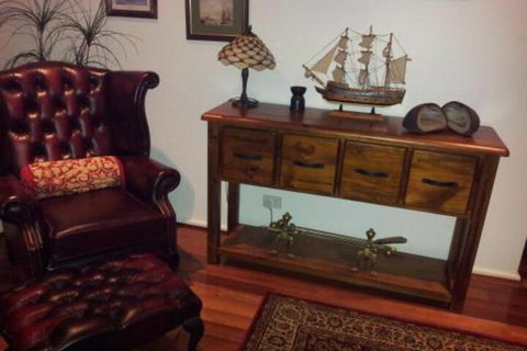The Pommy Tree - Accommodation Redcliffe 7