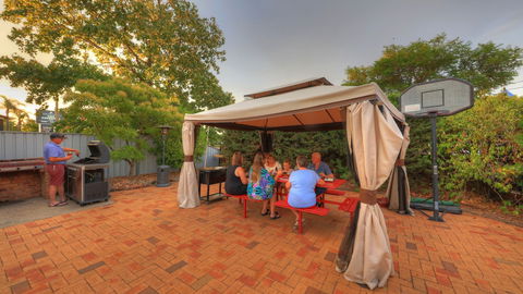 Shearing Shed Motor Inn - Accommodation Redcliffe 0