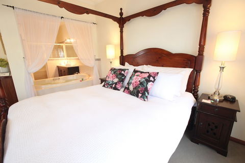 Wine And Roses B&B - Accommodation Redcliffe 2