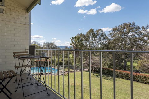 Harriet House Tumut - Accommodation Redcliffe 5