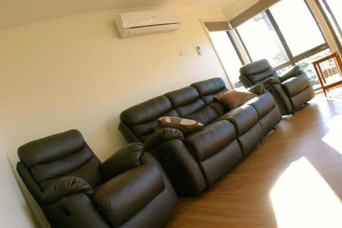 Bay Of Islands Apartments - Accommodation Redcliffe 2