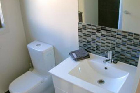 Bay Of Islands Apartments - Accommodation Redcliffe 3