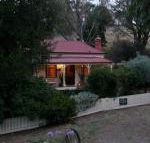 Sinnamons Cottage - Accommodation Redcliffe
