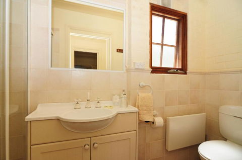 Daisy Cottage - Accommodation Redcliffe 6