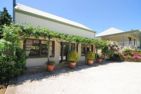Daisy Cottage - Accommodation Redcliffe 0