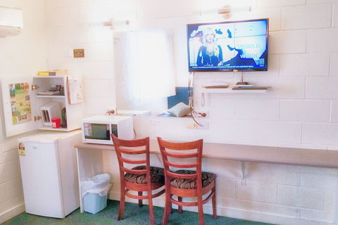 A & A Lodge Motel Emerald - Accommodation Redcliffe 6