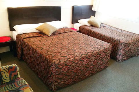 A & A Lodge Motel Emerald - Accommodation Redcliffe 7