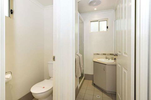 Discovery Parks â€“ Lake Kununurra - Accommodation Redcliffe 2