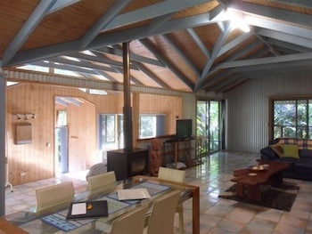Treetops Accommodation Montville - Accommodation Redcliffe 0