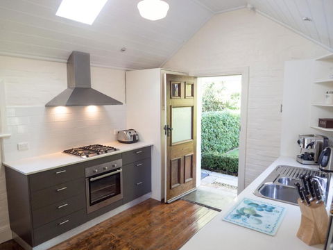 Cottage 79 - Accommodation Redcliffe 6