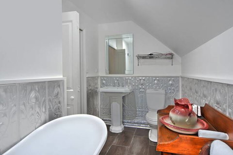 The Pines Bed & Breakfast - Accommodation Redcliffe 7