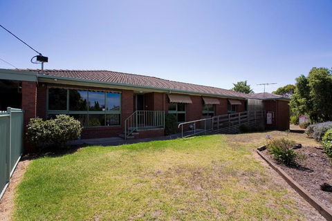 Geelong Holiday Home - Accommodation Redcliffe 3