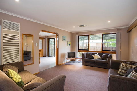 Geelong Holiday Home - Accommodation Redcliffe 2