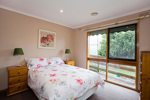 Geelong Holiday Home - Accommodation Redcliffe 5
